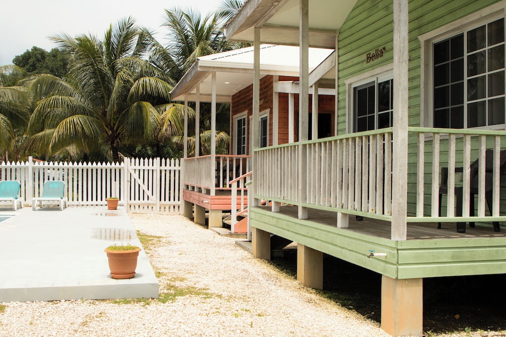 Hummingbird Estate Cabanas