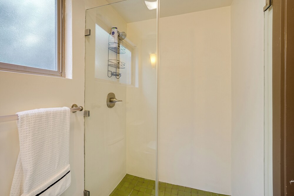 Near Golf, Trails & Parks: Lush Pinole Retreat