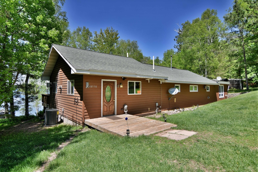 Butler's Bay Teal Lake 4 Bedroom Hotel Room by RedAwning