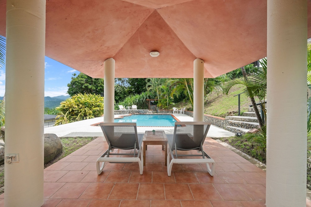Nice Pool w Breathtaking Mountain Views BBQ