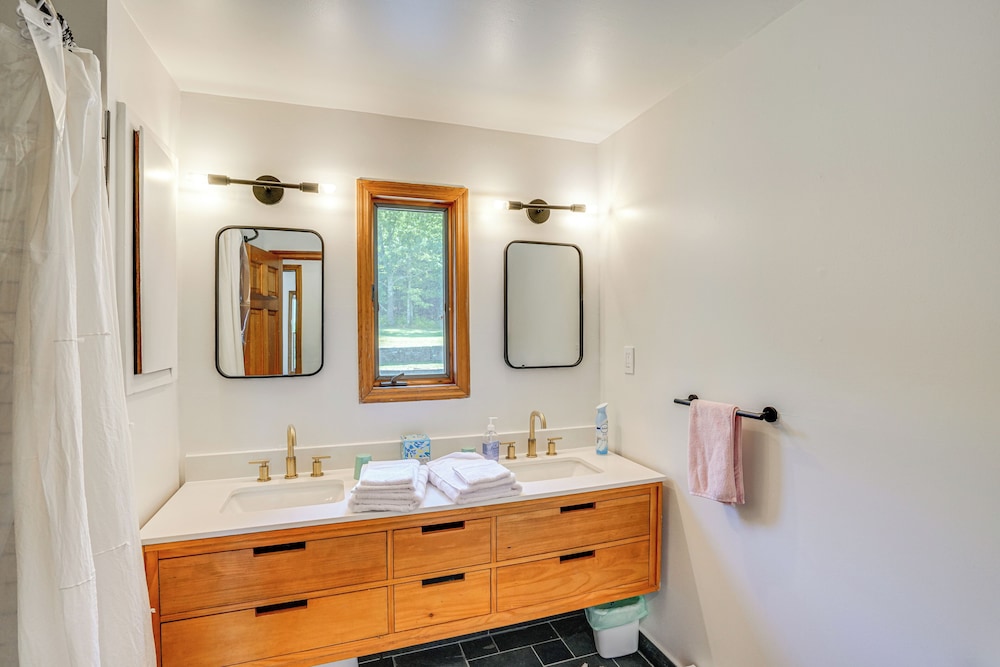 3 Mi Windham Mtn Club: Family Home w/ Yard