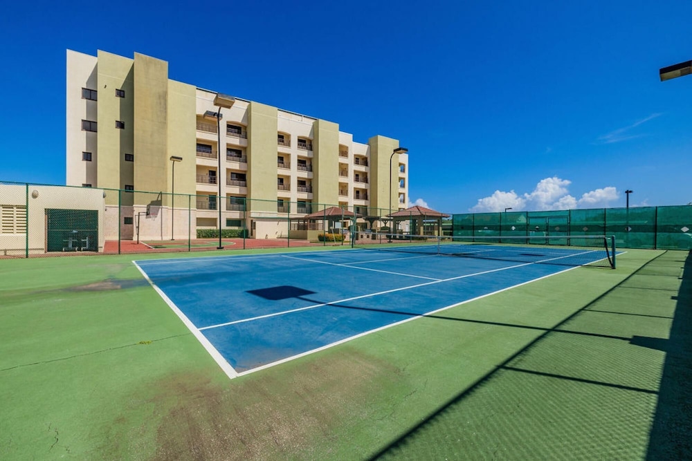 Beautiful 2BR Condo w Great Amenities Palmbeach