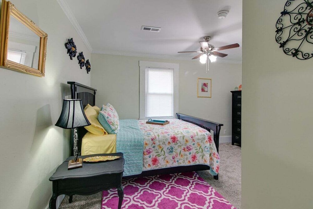 Clarksville Cottage on Crossland