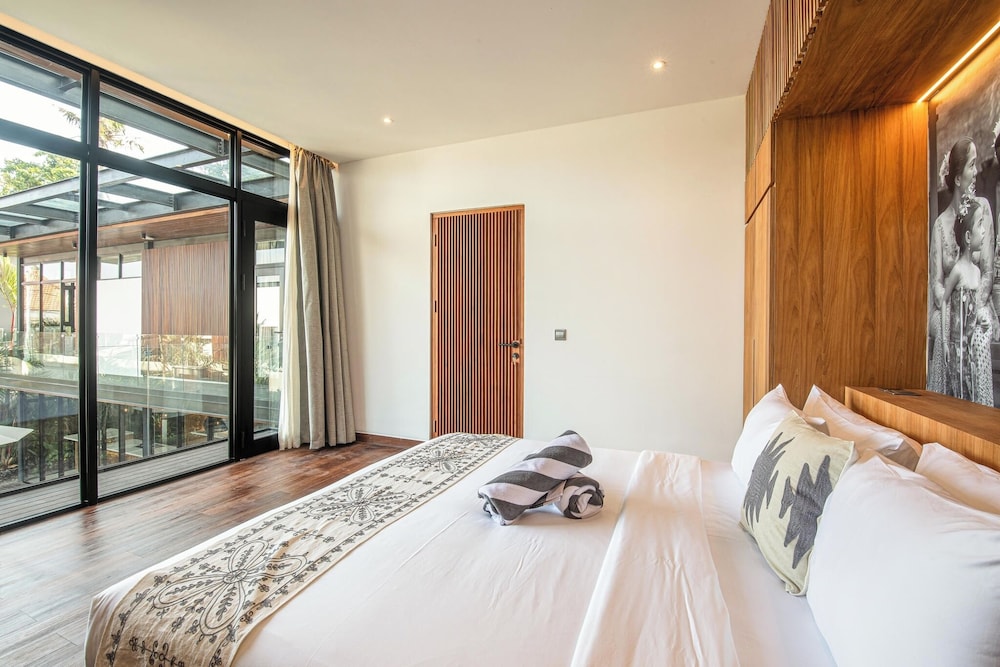 Opulent 6BR Villa, 400m From Canggus Golden Shore