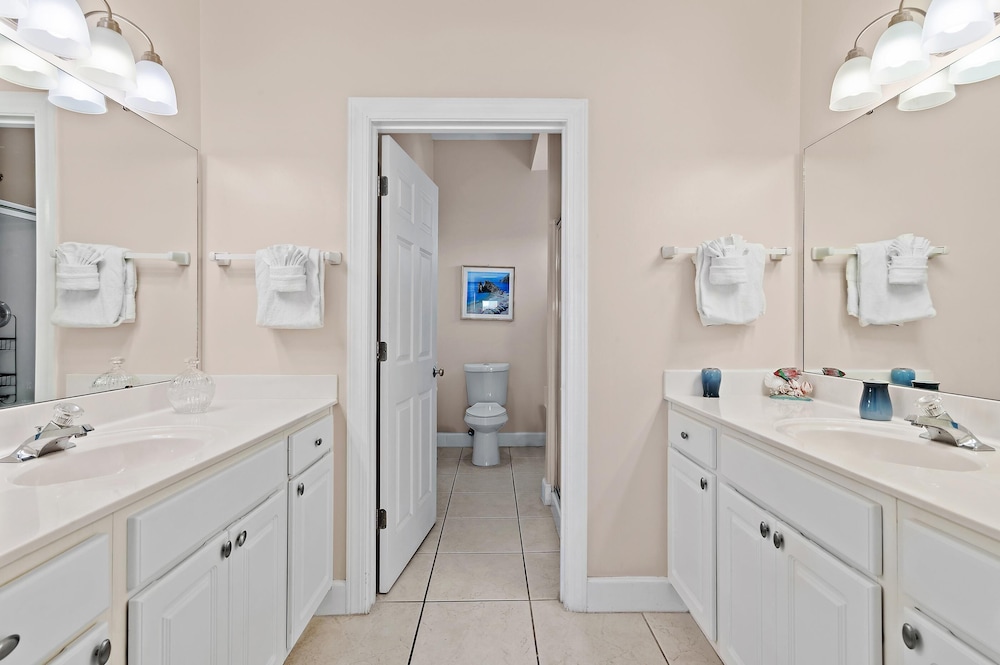 Pavilion Palms 205b