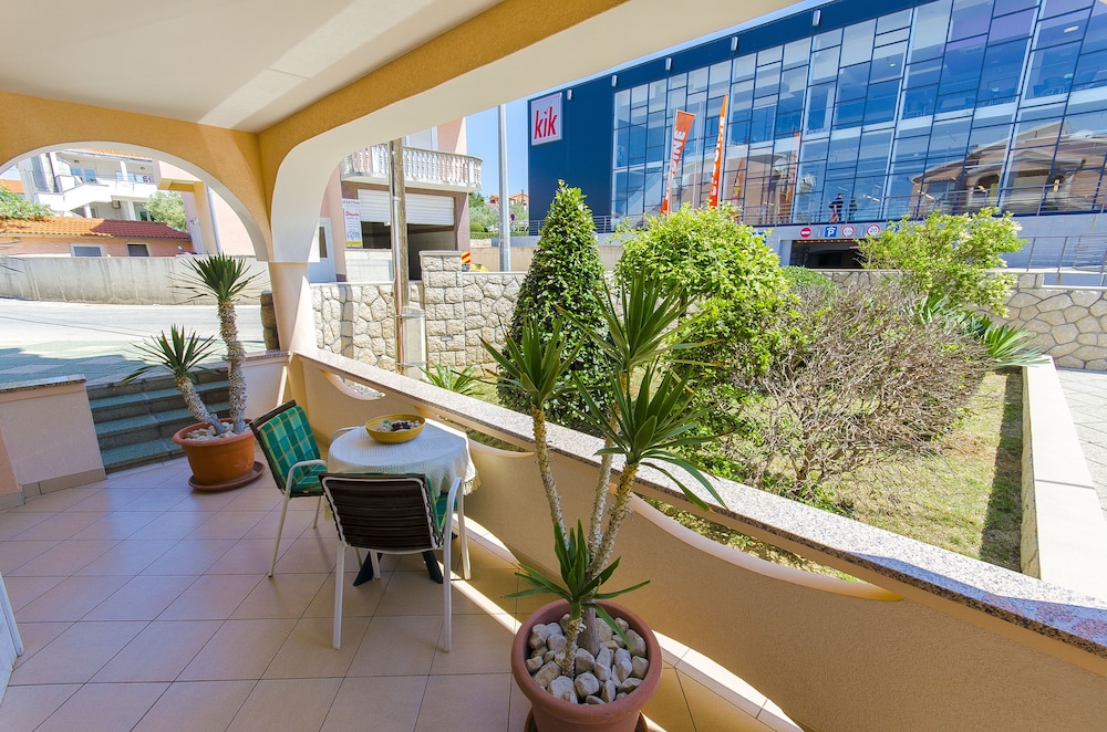 Apartments Biserka