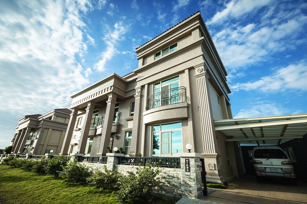 Tianyi Xuanyuan Station Homestay
