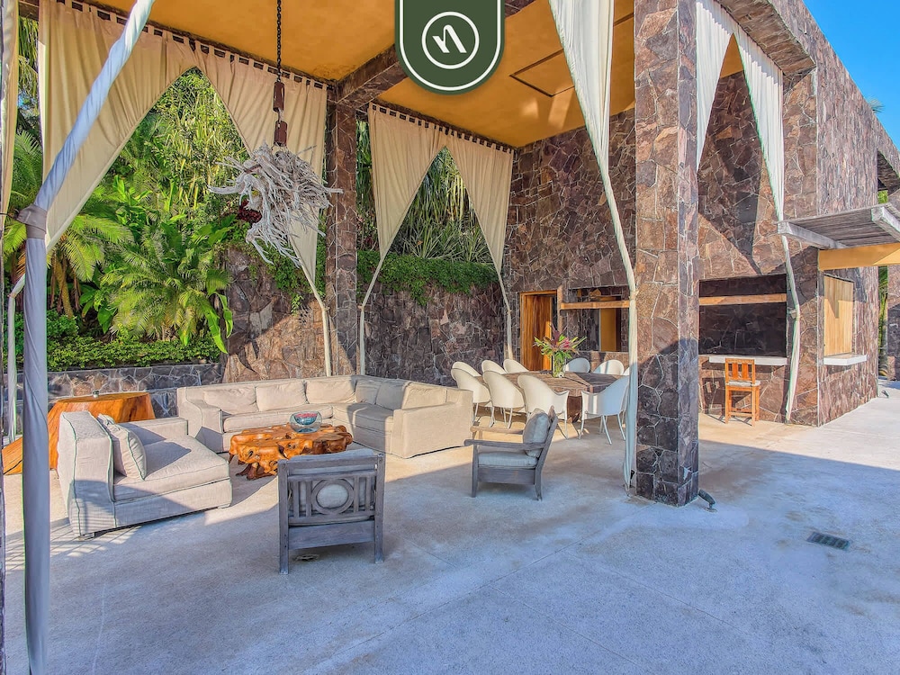 Luxury Oceanfront Villa - Private Beach - Pool