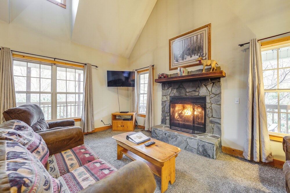 Play & Unwind! Home w/ Hot Tub in Maggie Valley