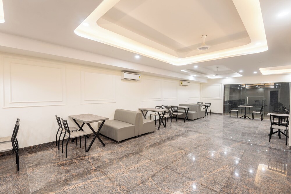 Saavi Hotel Sector- 45