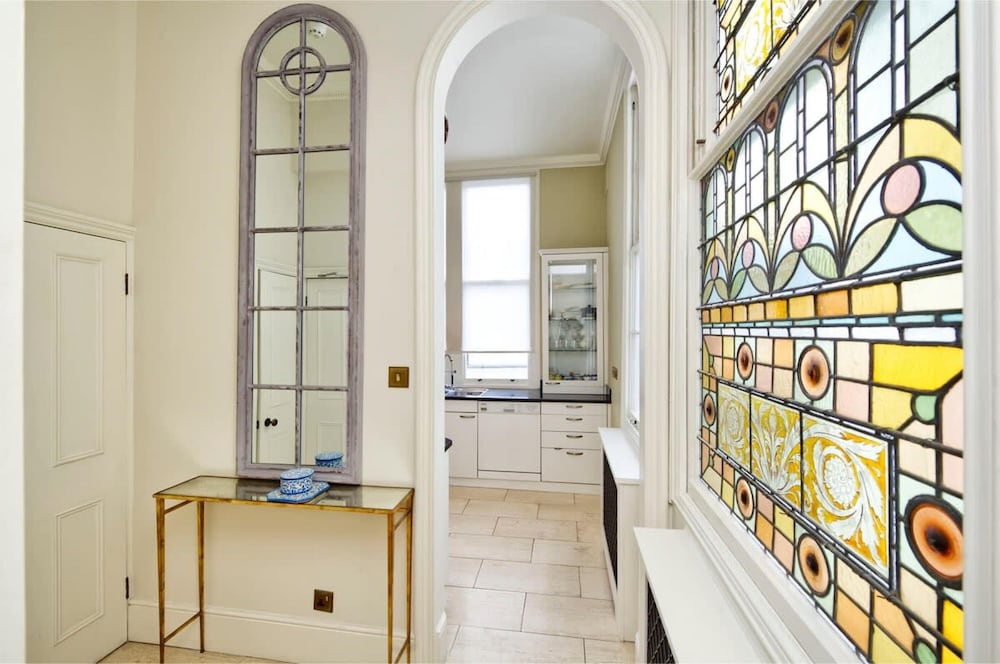 Grand 2 Bedroom Flat Kensington