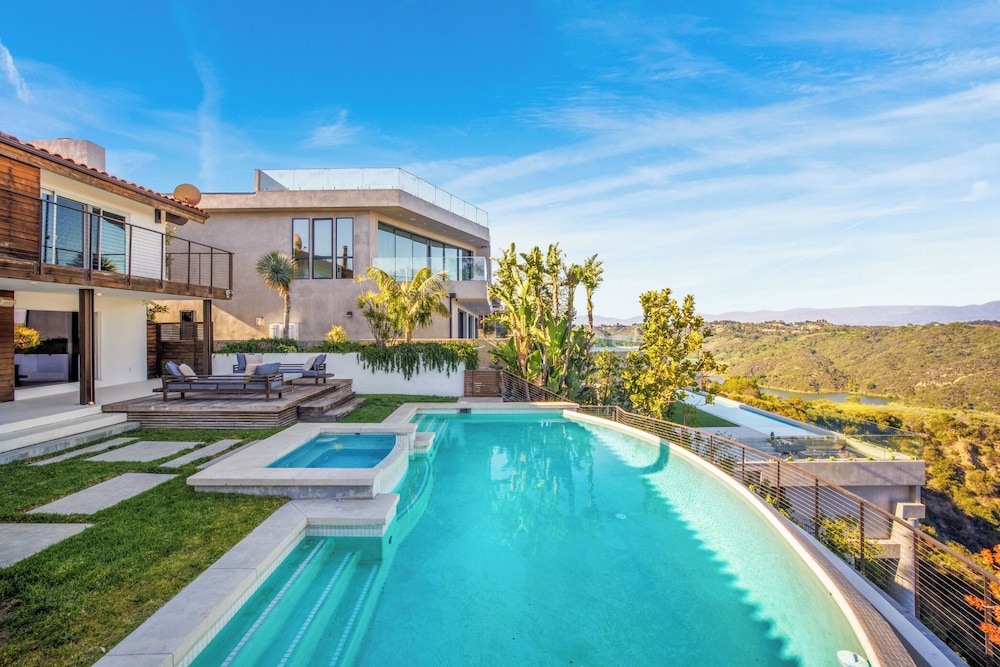 Stradella View - Bel-air Oasis w/ Infinity Pool & Stunning Panoramic Views