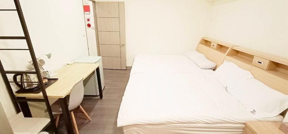 Hula Hotel - Hostel
