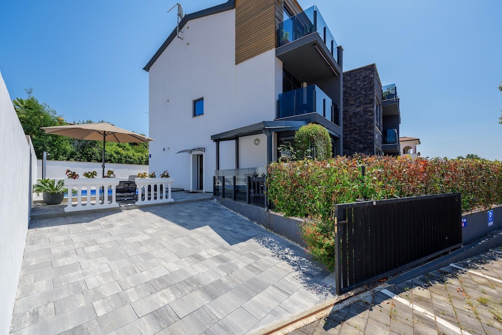 Apartment in Kukci With Heated Pool