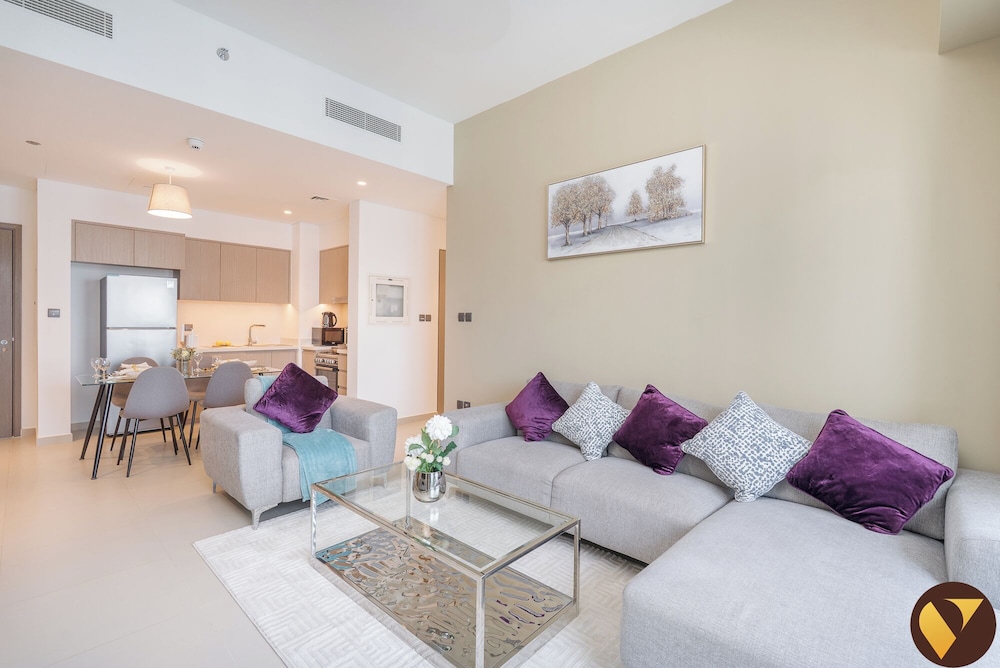 Luxury 2BR in ACT 1 Near Dubai Mall