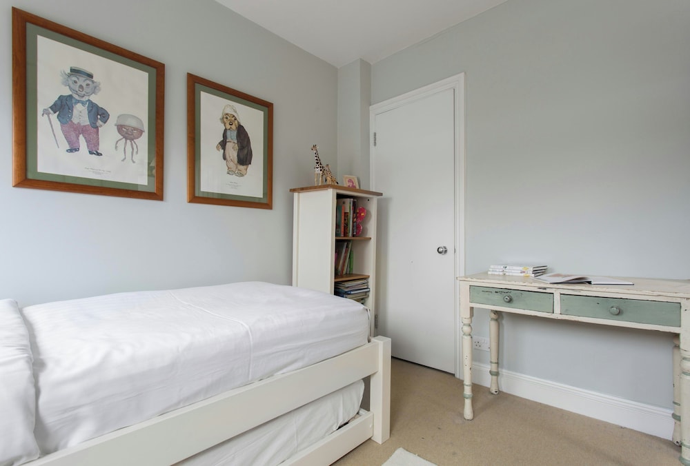 Winchendon Road by Onefinestay