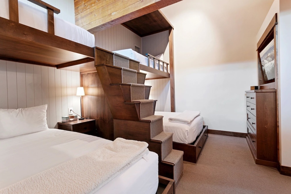 Stag Lodge at Deer Valley Resort - Four Bedroom Residence with Loft and Spa #29 4 Condo
