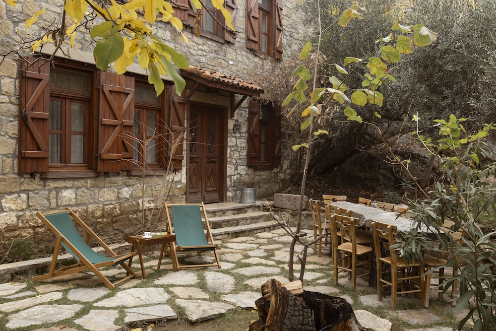Mavras Tas Odalar