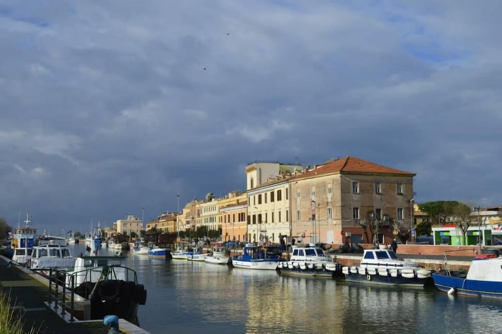 Hotel Domus Valadier Guesthouse - Image 1