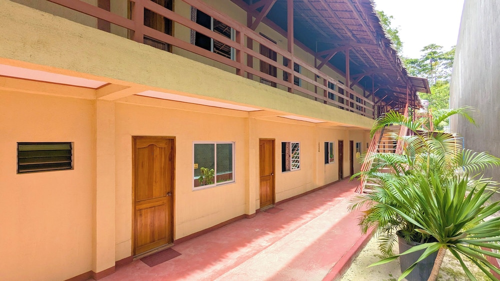 Aroma's Guest House
