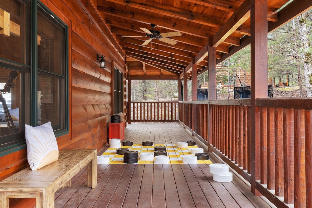 Yesteryear Mountain Charm Modern Vintage Retreat 5 Bedroom Home by Overmoon - Property Image 16