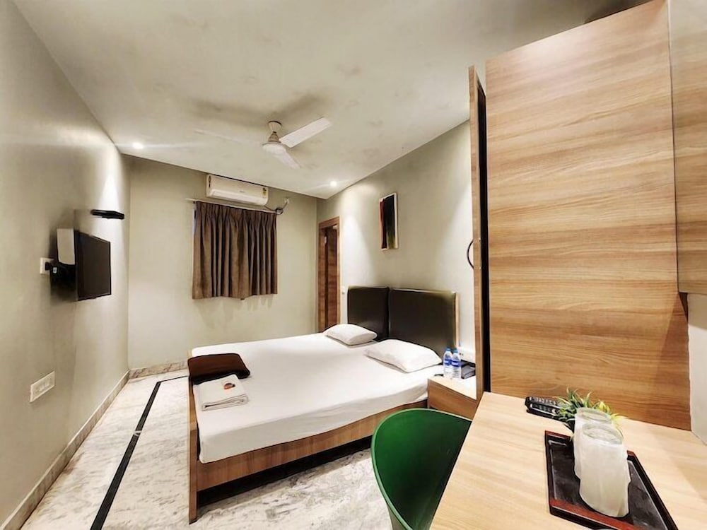 Hotel The Crest