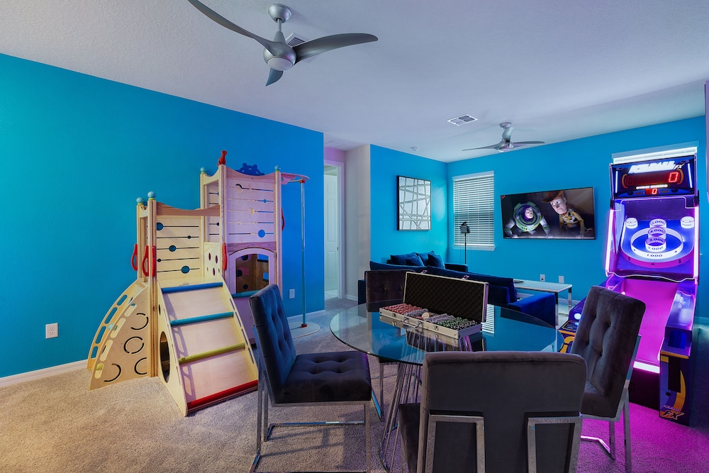 Solara Resort - Luxury 9 Bedroom Homes - Image 5