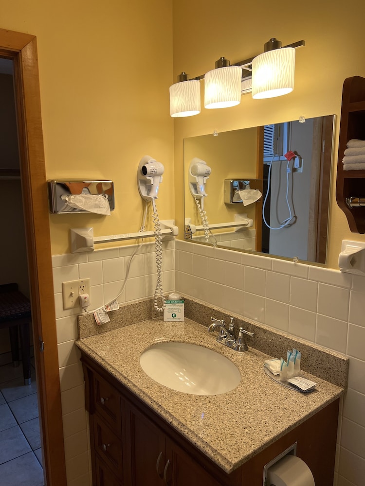 All Star Inn & Suites