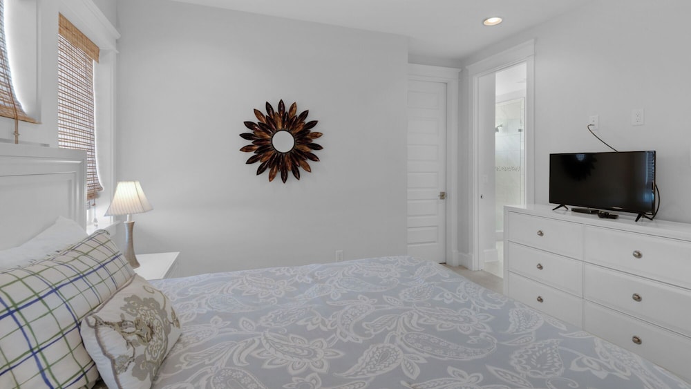 Modern Prominence Home ~ Game Room, 4 Bikes, Sleeps 13, Pet Friendly! view 2