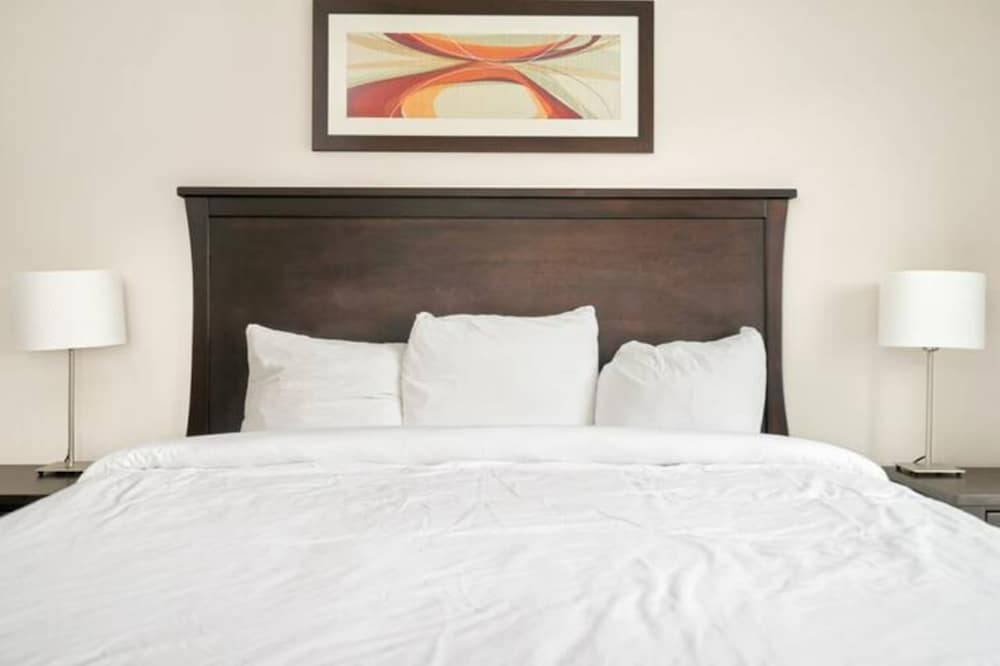 Harrison Lake Pets Welcome 3BR Suite-4