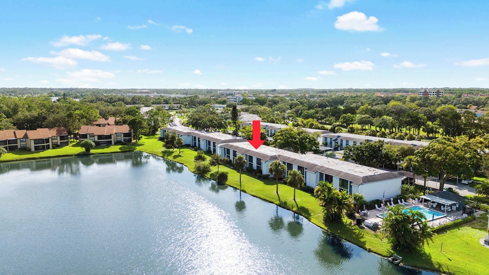 Modern Lakeside Condo 2 Bed, 2 Bath Oldsmar, FL
