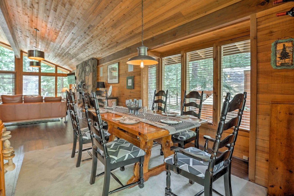 Free Ski Shuttle! Spacious Northstar Resort Cabin view 4