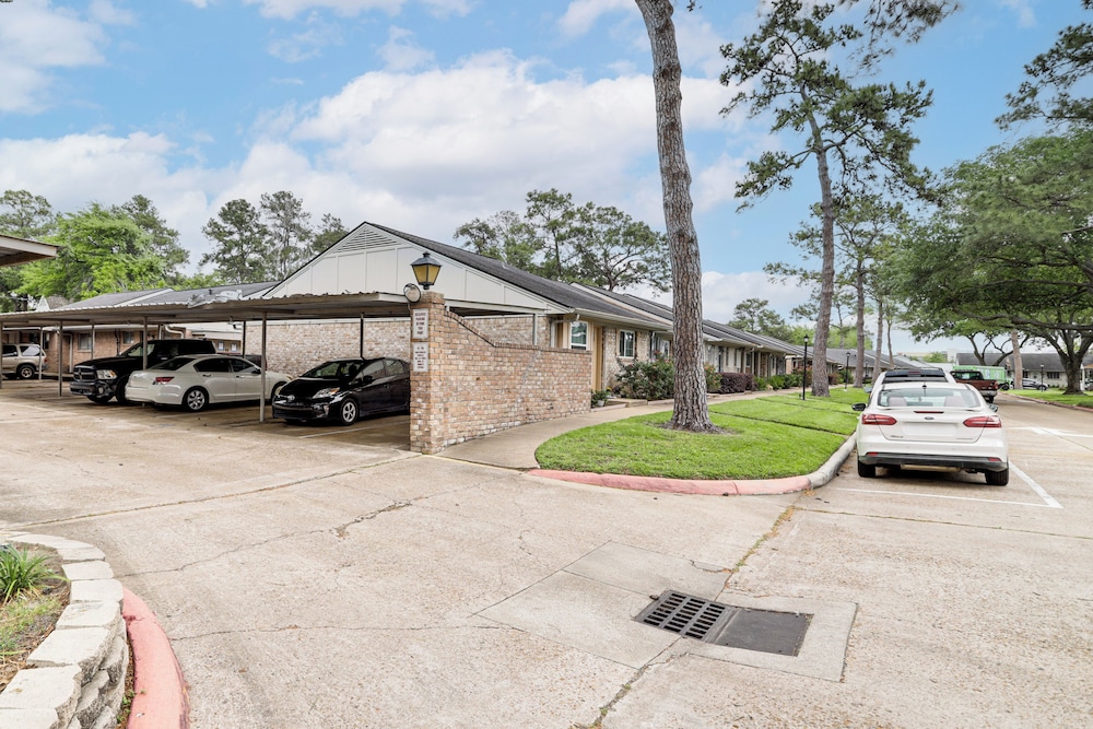 Pool Access: Energy Corridor Townhome in Houston!