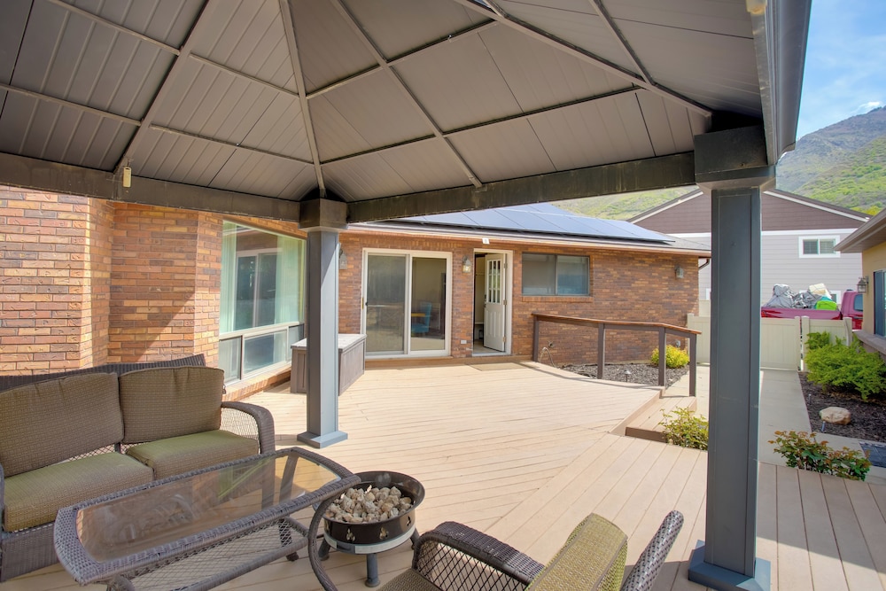 Hike, Golf, Ski & More: Family Home in South Weber