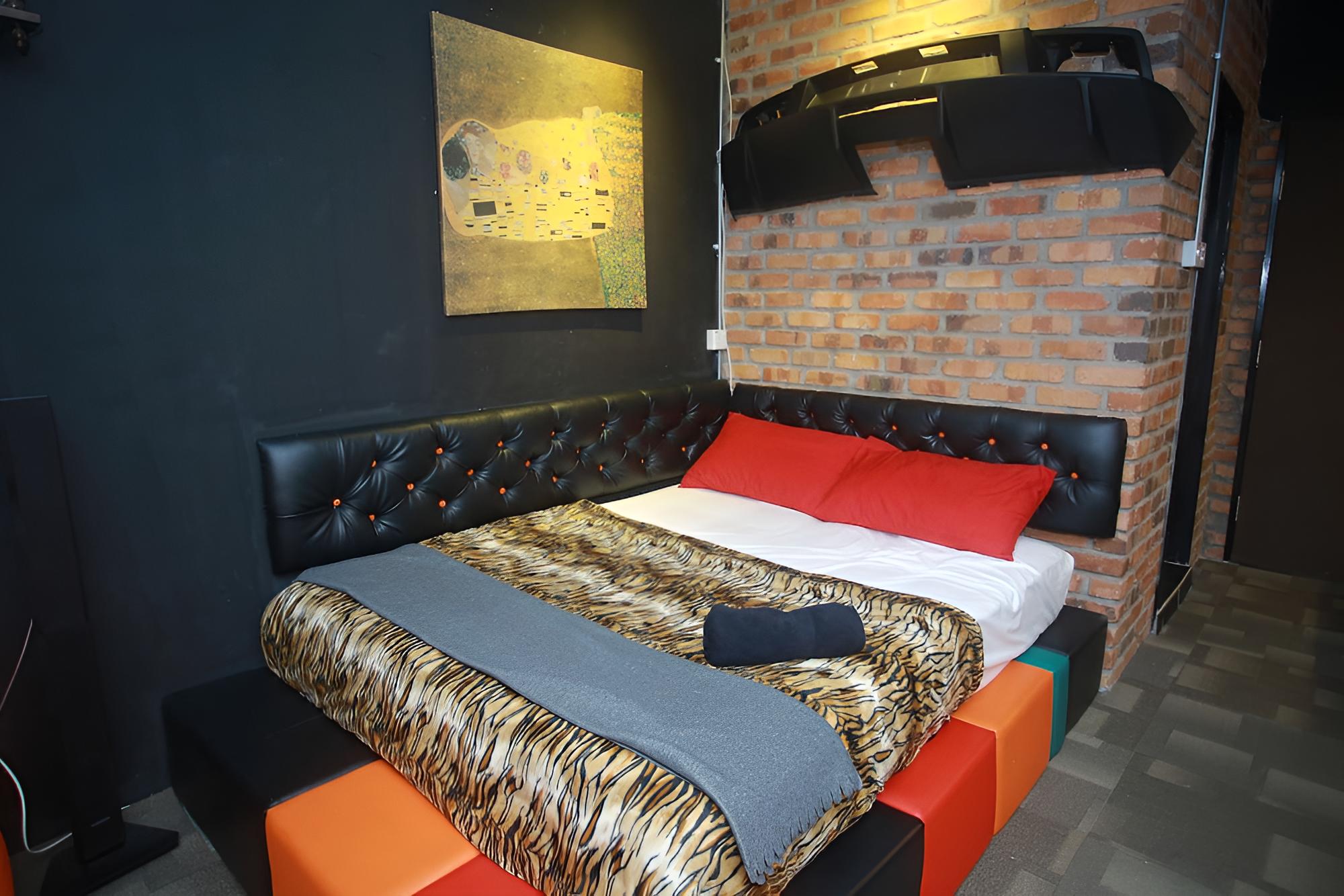 Bunker Hotel & Restaurant