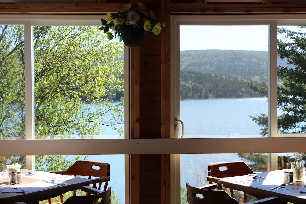 Duck Cove Inn