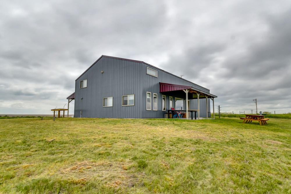 Secluded Nebraska Getaway: 4 Mi to Lake Mcconaughy - Property Image 4