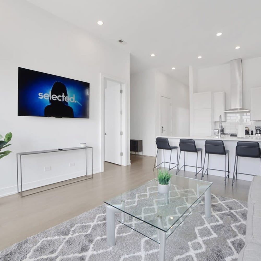4-bedroom Penthouse w 2 Large Balconies Rooftop
