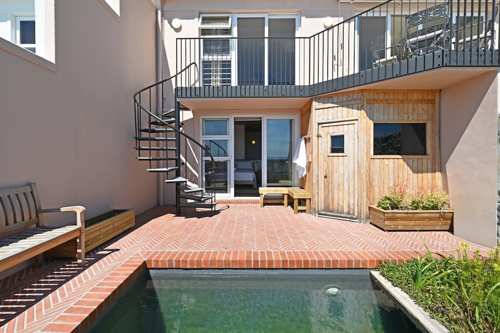 Elegant Camps Bay Eco Pool Sauna Views