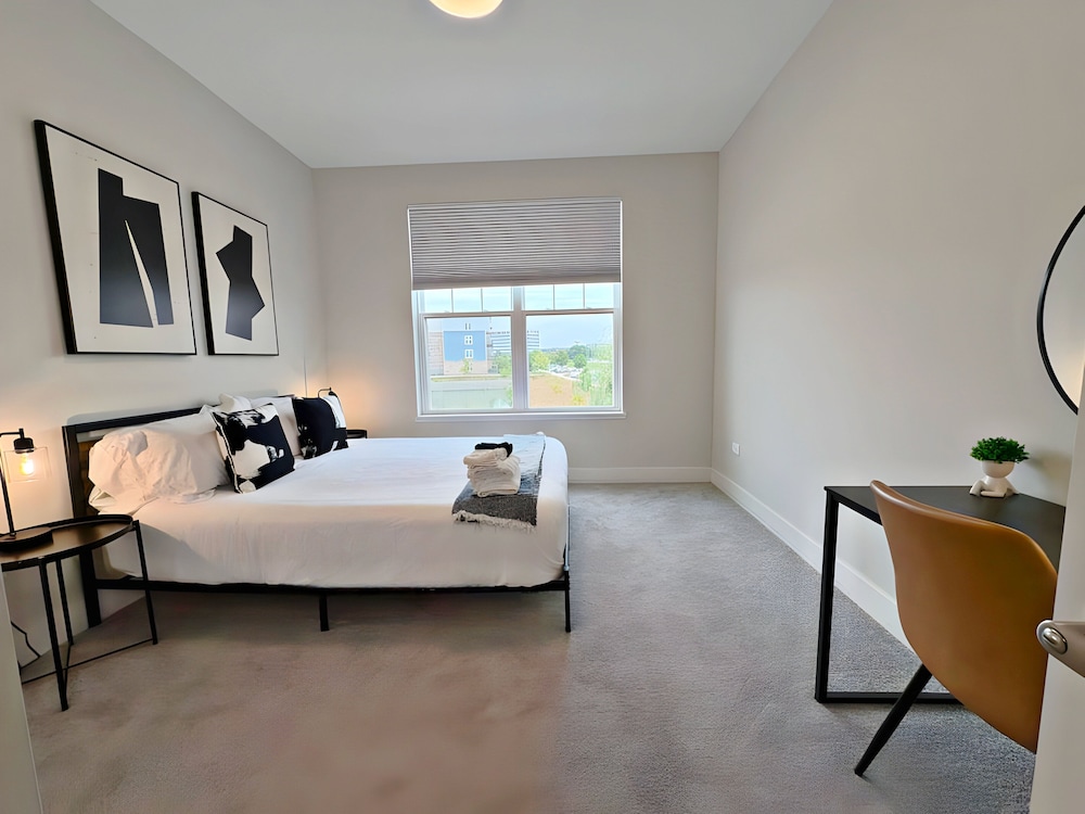 Modern 4BR with Parking - WV rep 4