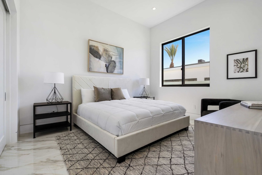 Pool, Hot Tub & Putting Green Minutes From Dining & Golf Bravo Villa #13 by Avantstay