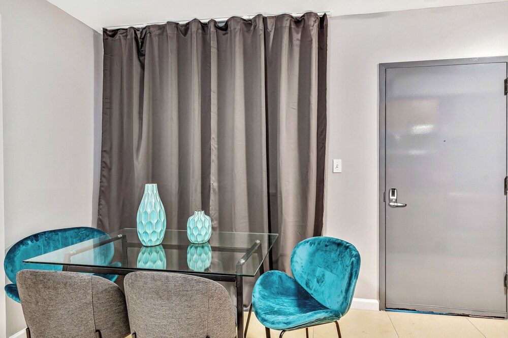 Fantastic 1BD Apt Next to the Convention Center and Reading Terminal view 3