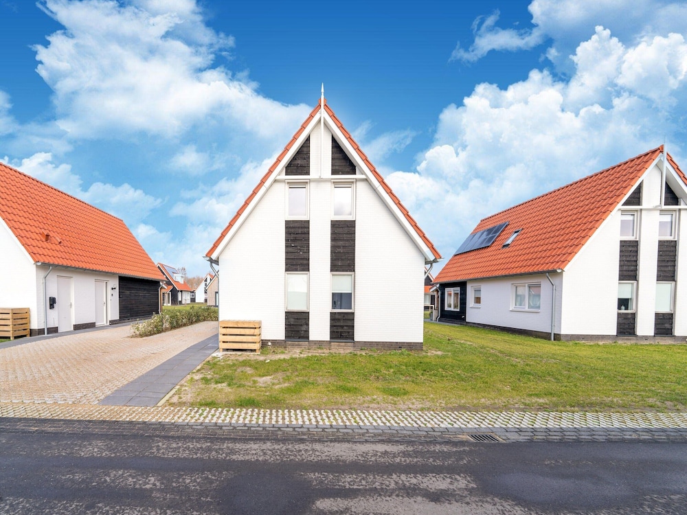 Luxurious Holiday Home With Parking