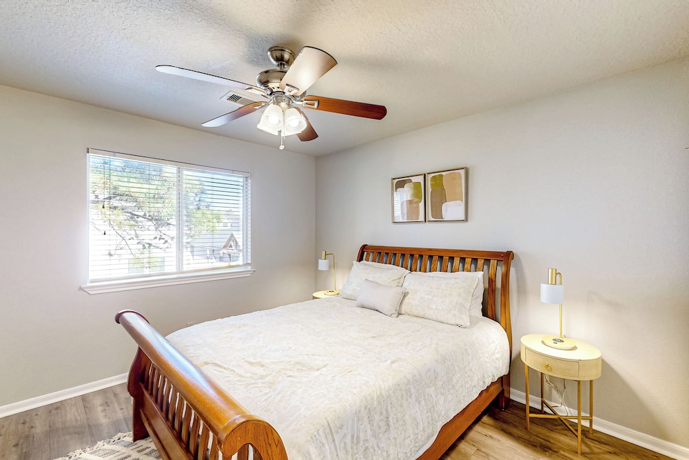 3BR w/ Yard, Updated Interior w/ A/C & W&D