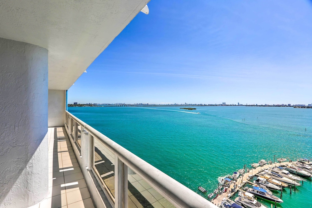 Bayfront Miami Condo w/ Resort Perks & Ocean Views