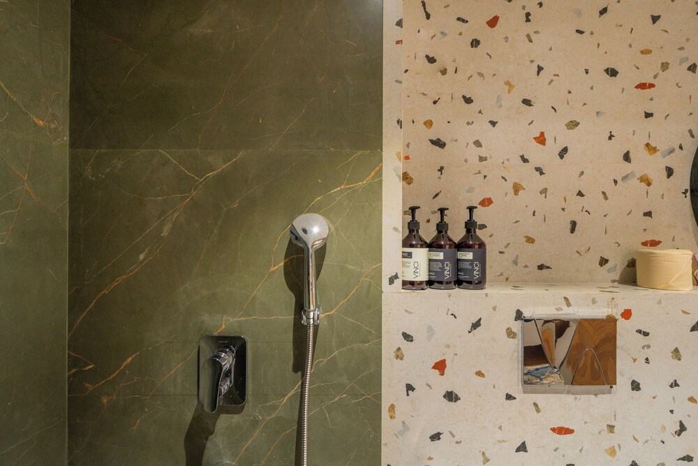 ELIVAAS Kamerios Verano 1 BHK with Pool