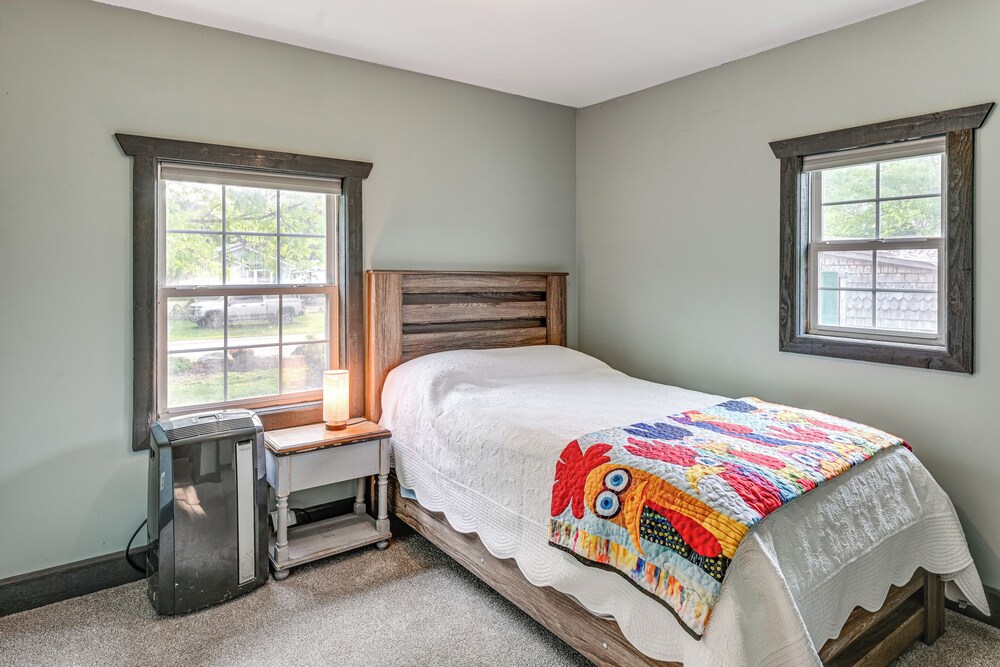 5-acre Kingston Getaway: Pond, Peacocks & Fire Pit