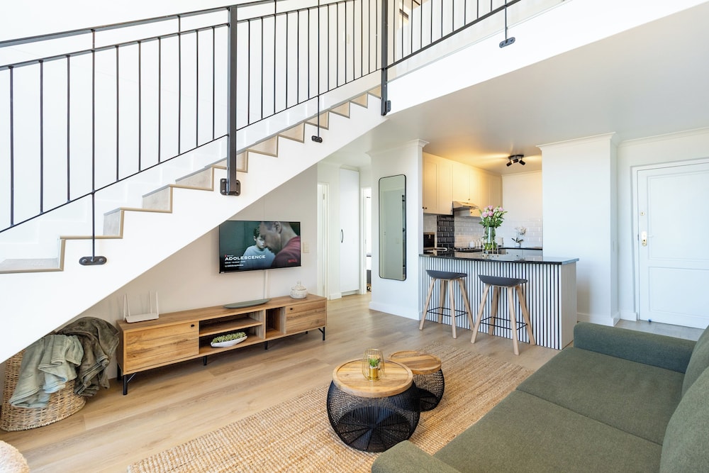 2 Bedroom, Mountain View Penthouse, Century City