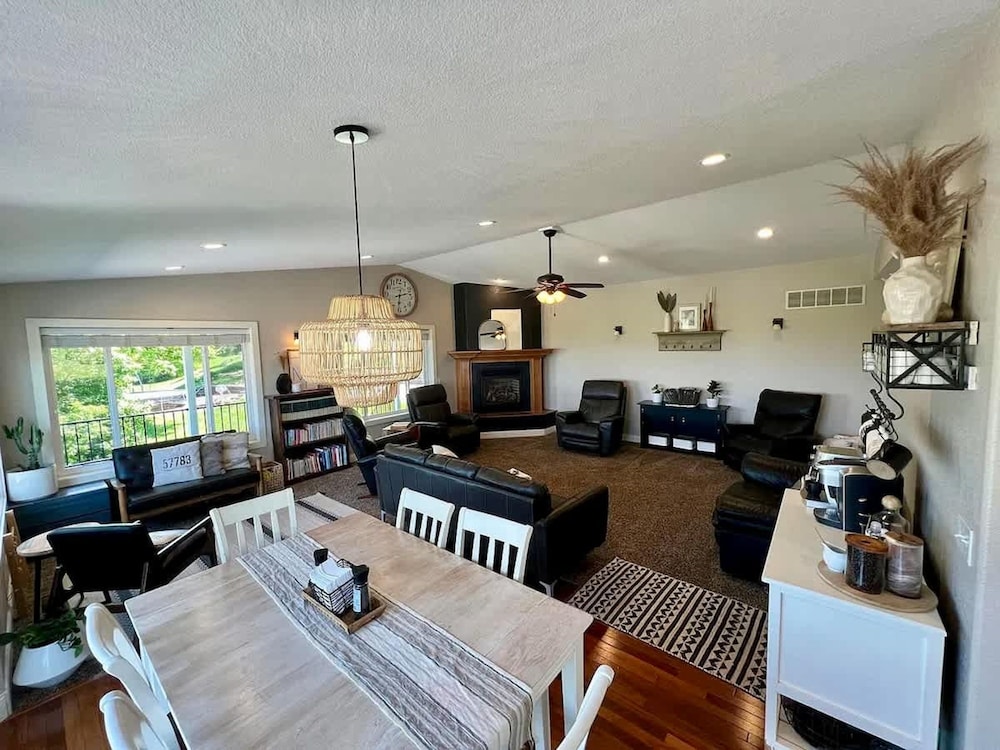 Black Hills Getaway With Hot Tub Game Room for 18