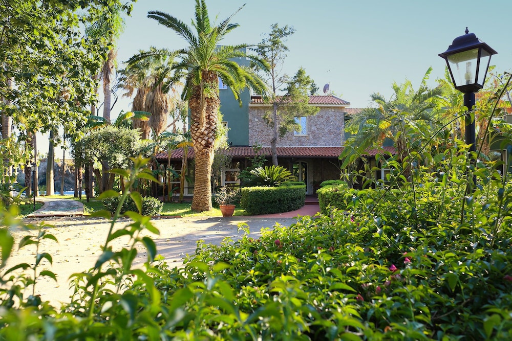 Hotel La Villa - Image 1